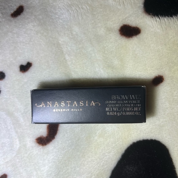 ✨NEW TRAVEL SIZE MAKEUP BUNDLE✨ - Picture 2 of 5